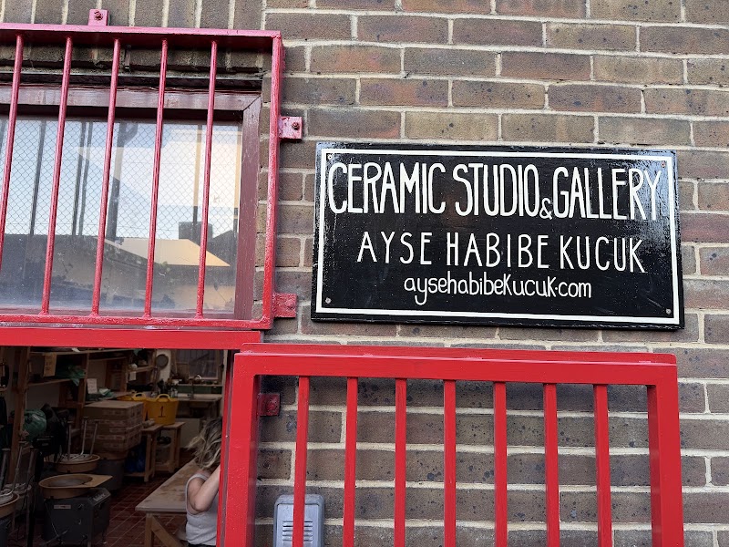 Ceramic Studio & Gallery By Ayse Habibe Kucuk - Ceramic Studio & Gallery By Ayse Habibe Kucuk, 2 Broadway Market Mews, London E8 4TS, UK