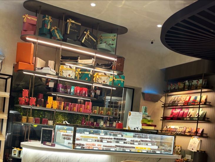 SMOOR Lounge - Bandra West - SMOOR Lounge - Bandra West Shop No. 8, Ground Floor, Pearl Heaven CoOperative Housing Society Ltd 86, CHAPEL ROAD, Bandra West,, Greater Mumbai, Ward-H/W, Mount Mary, Bandra West, Mumbai, Maharashtra 400050, India