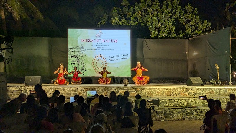 Carter Road Amphitheatre - Carter Road Amphitheatre, 3, Sherly Rajan Rd, Rizvi Complex, Shirley, Pali Hill, Mumbai, Maharashtra 400050, India