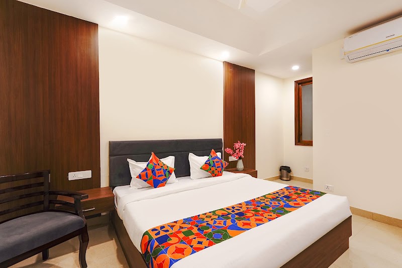 The Urban Villa - The Urban Villa Main, Vishwakarma Rd, near Zudio Showroom, Natthu Colony, Baraula, Sector 49, Noida, Uttar Pradesh 201301, India