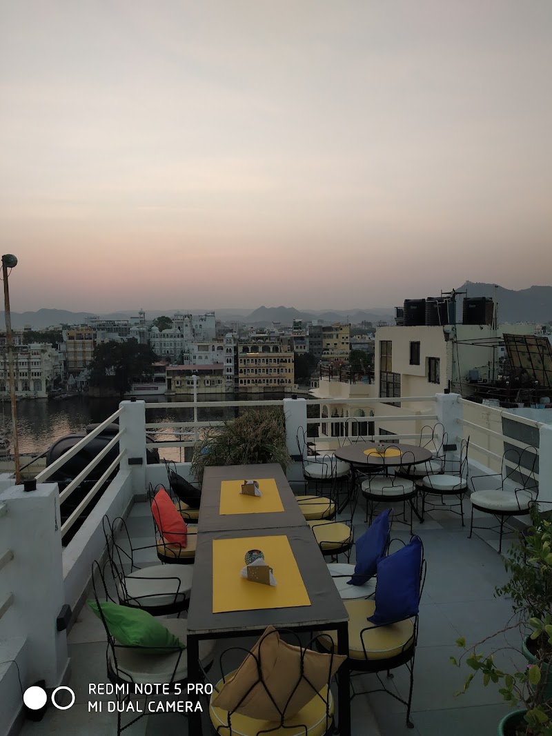 Akshara guest house - Akshara guest house, 71, Gangaur Ghat Marg, near bagore ki haveli museum, Hotel Gangaur Palace, Pichola, Udaipur, Rajasthan 313004, India