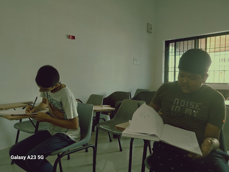 Jha sir bhilai Sainik School coaching centre - Jha sir bhilai Sainik School coaching centre Near Sigdi Dosa, Smriti Nagar, Bhilai, Chhattisgarh 490020, India