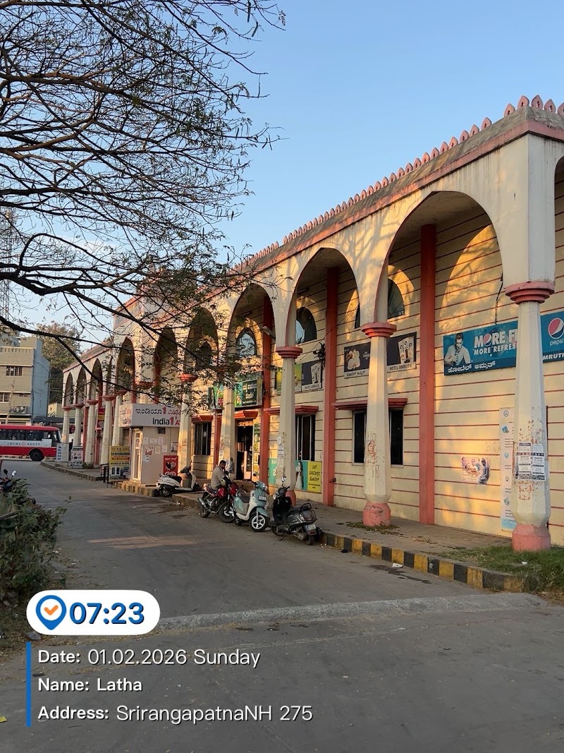 KSRTC Bus Stand, Srirangapattana - KSRTC Bus Stand, Srirangapattana, CMCR+9H9 Axis Bank ATM, ಶ್ರೀರಂಗಪಟ್ಟಣ, ಕರ್ನಾಟಕ 571438, India