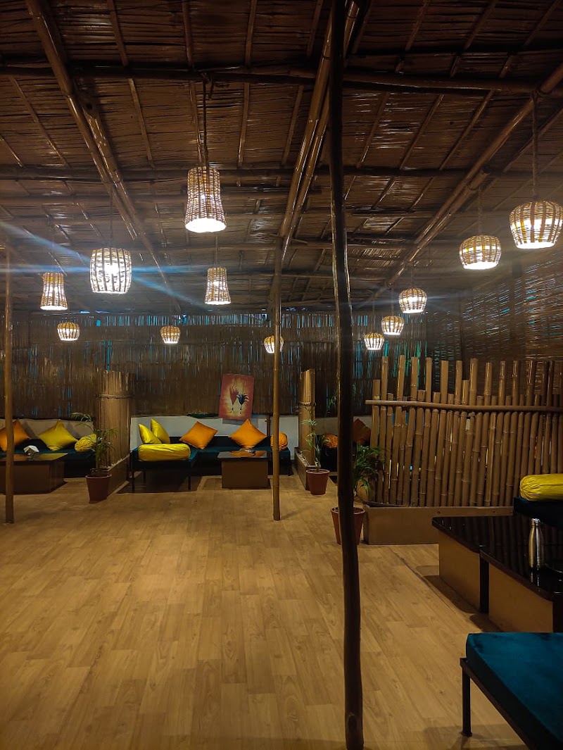 Baithak - Cafe & Restro - Baithak - Cafe & Restro 100 feet road, opp. Aravali Hospital, near Radisson blu, Block D, Malla Talai, Udaipur, Rajasthan 313004, India