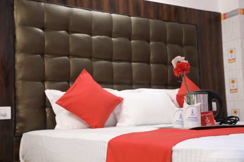 HOTEL HOLYDON - HOTEL HOLYDON NJP Railway Sta Rd, Ward 35, Bhaktinagar, Siliguri, West Bengal 734007, India