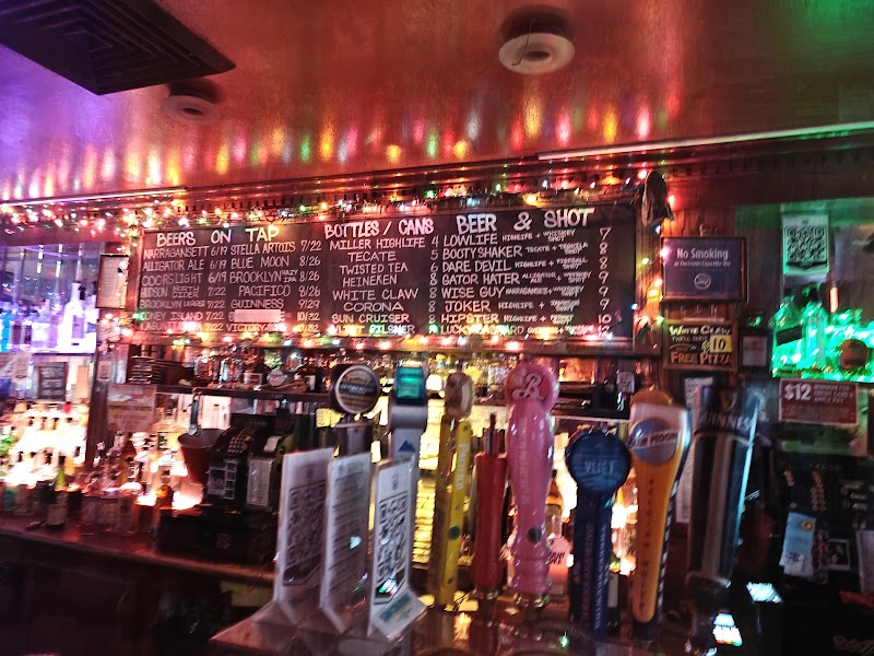 Alligator Lounge - Alligator Lounge 600 Metropolitan Ave, Brooklyn, NY 11211, USA