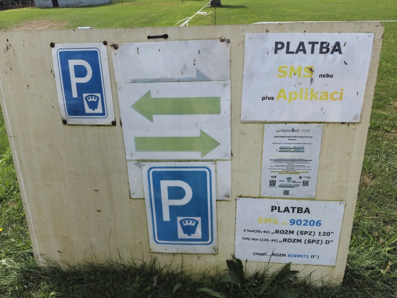 Kostenpflichtiger Parkplatz Rosenberg - Kostenpflichtiger Parkplatz Rosenberg, Rožmberk nad Vltavou 22, 382 18 Rožmberk nad Vltavou, Czechia