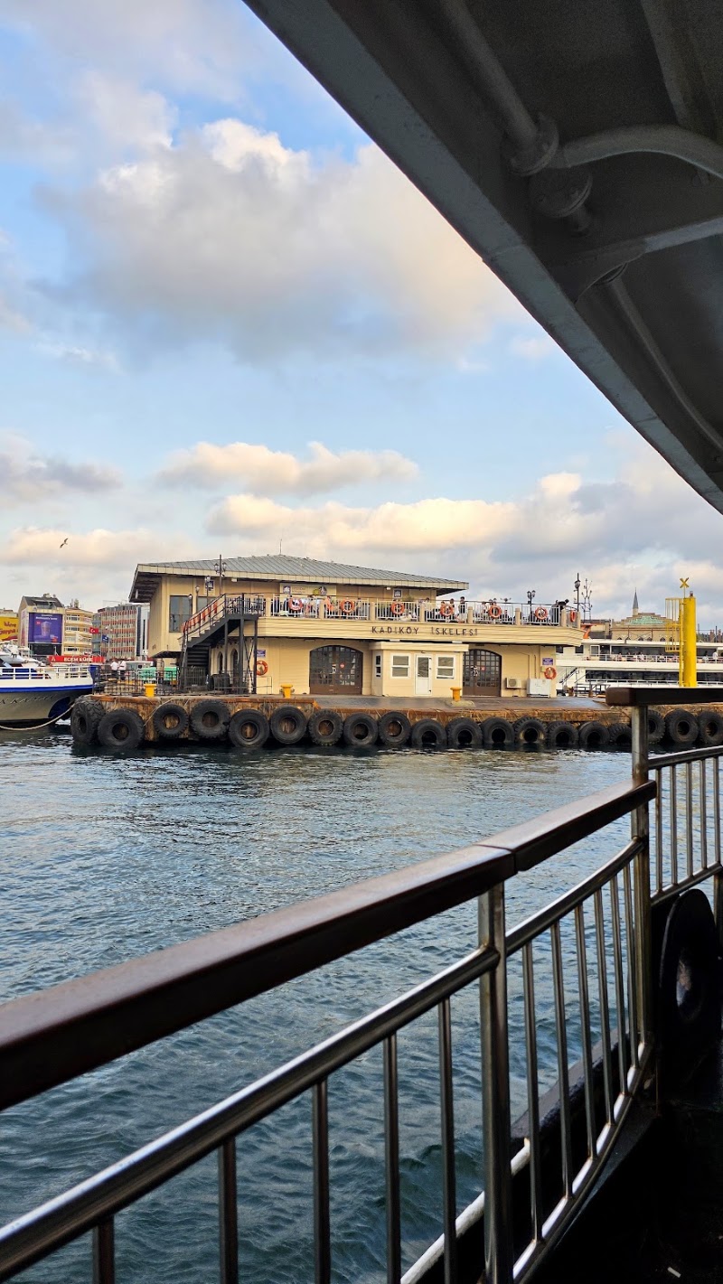 Yeni Kadıköy (Şehir Hatları) İskelesi - Yeni Kadıköy (Şehir Hatları) İskelesi, Caferağa, Vapur İskelesi Sk. No: 9/5, 34425 Kadıköy/İstanbul, Türkiye