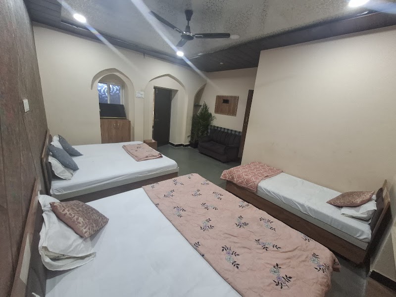 Hotel shri shipra dhani - Hotel shri shipra dhani gangaur darwaja, Ram Ghat Marg, Chhota pul, Kartik Chowk, Ujjain, Madhya Pradesh 456006, India