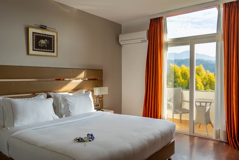 Country Inn Tarika Jim Corbett - Country Inn Tarika Jim Corbett, Jim Corbett:, Ladwa Chaur, Dhikuli, Ramnagar, Uttarakhand 244715, India