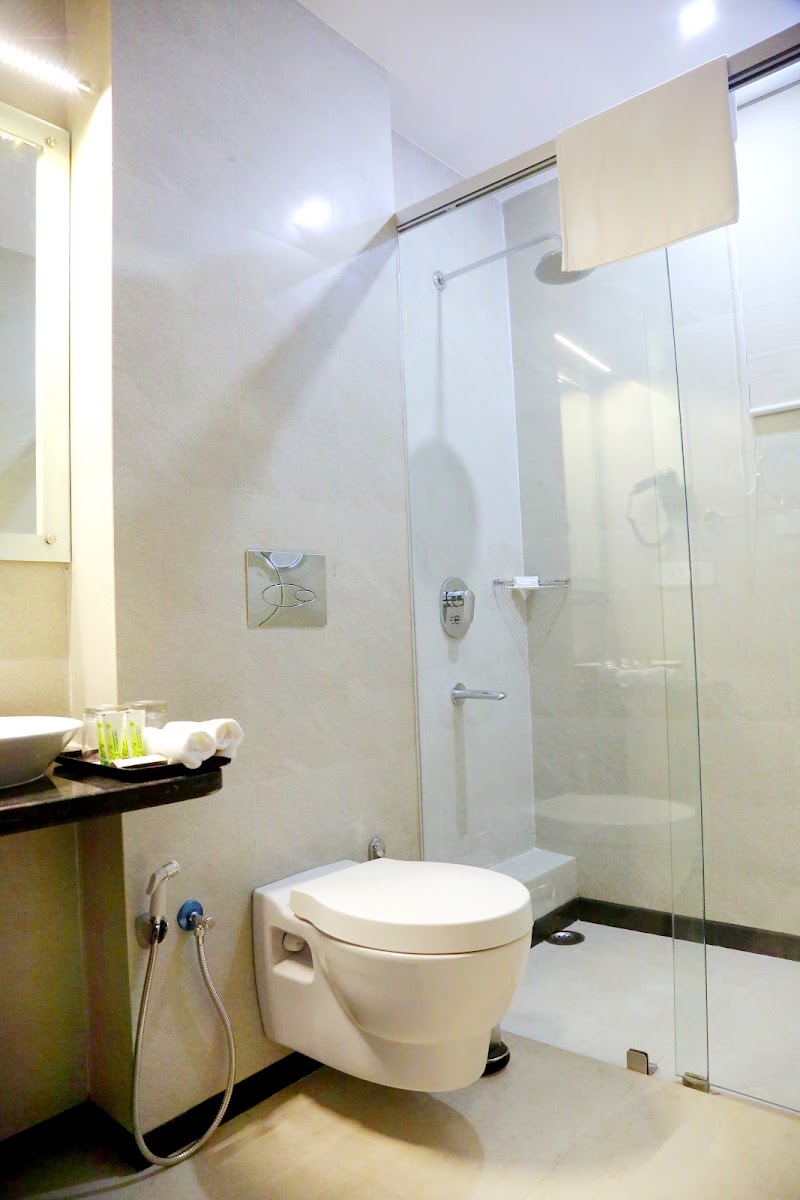 Hotel Silk City - Hotel Silk City The Mall Rd, Varanasi cantonment, Varanasi, Uttar Pradesh 221002, India