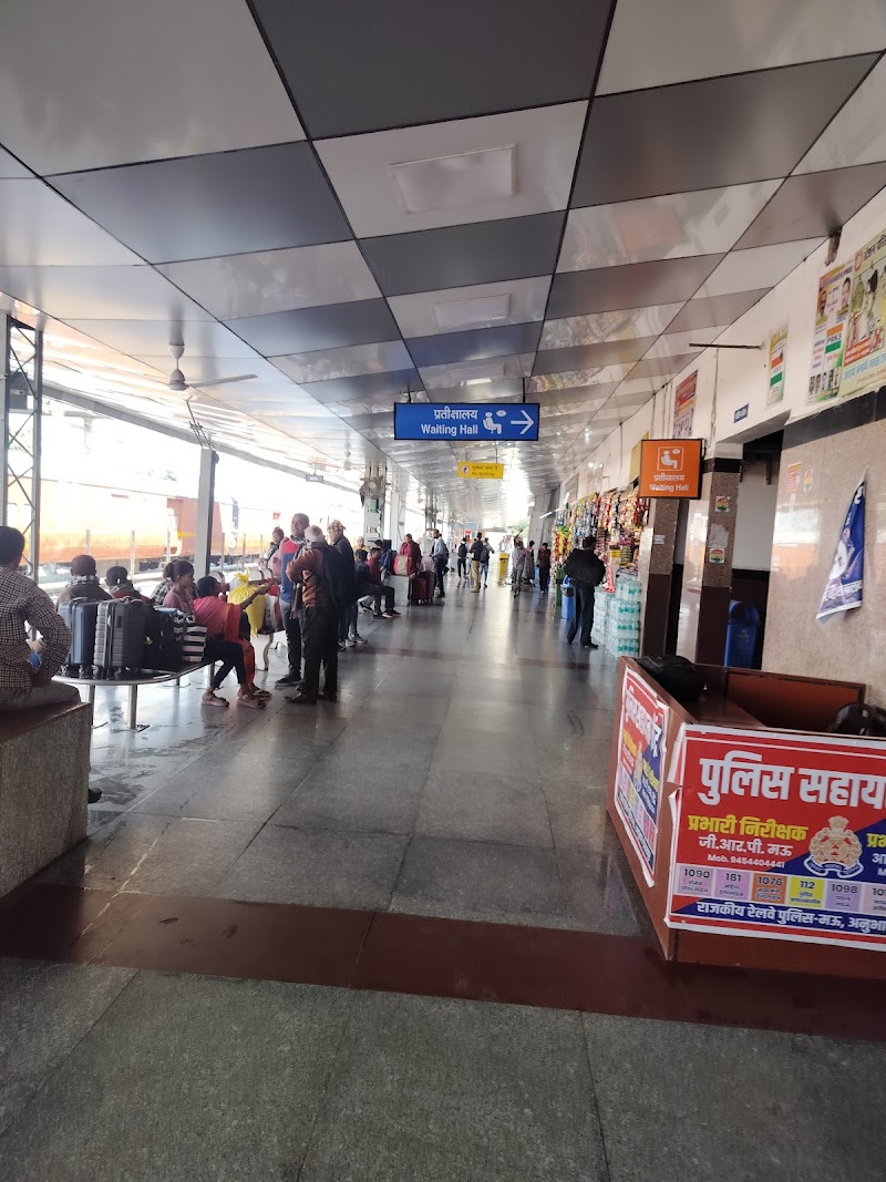 Mau Junction - Mau - Mau Junction - Mau, Jn, Railway Line Road, Railway Colony, Mau, Uttar Pradesh 275101, India