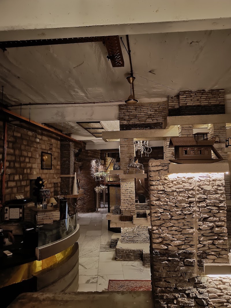 Four Brothers Brewing - Restrobar | Club | Microbrewery - Four Brothers Brewing - Restrobar | Club | Microbrewery Four Brothers, Brewing - Restrobar & Club, Umed Bhawan Palace Rd, near Circuit House, Rai Ka Bagh, Jodhpur, Rajasthan 342001, India