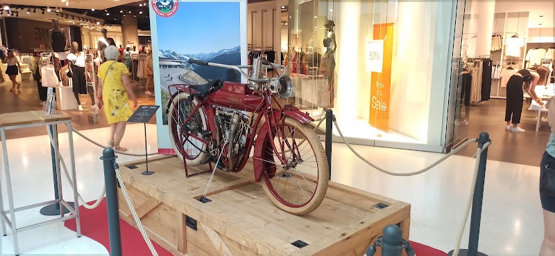 Kaufhaus Tyrol - Kaufhaus Tyrol Maria-Theresien-Straße 31, 6020 Innsbruck, Austria