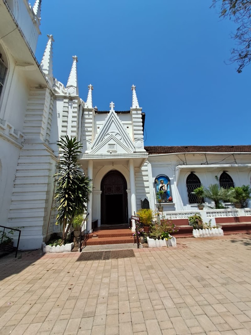 Mae De Deus Church - Mae De Deus Church GQWP+R47, Chogm Rd, Muddavaddi, Saligao, Goa 403511, India