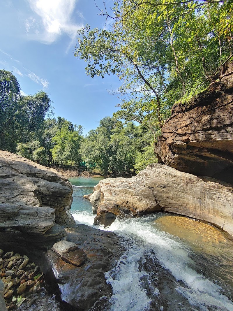 Sanvordem Waterfall - Sanvordem Waterfall G5HX+98Q, Unnamed Road, Valpoy, Goa 403506, India