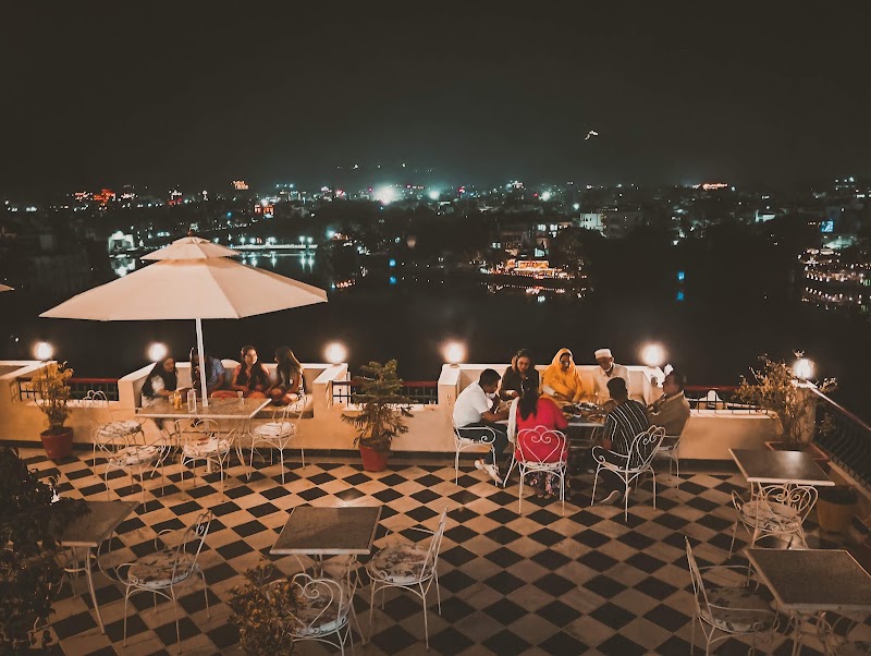 Hotel Mewari Villa Udaipur | Lake View Hotel in Udaipur