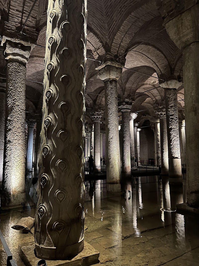 Basilica Cistern - Basilica Cistern Alemdar, Yerebatan Cd. 1/3, 34110 Fatih/İstanbul, Türkiye