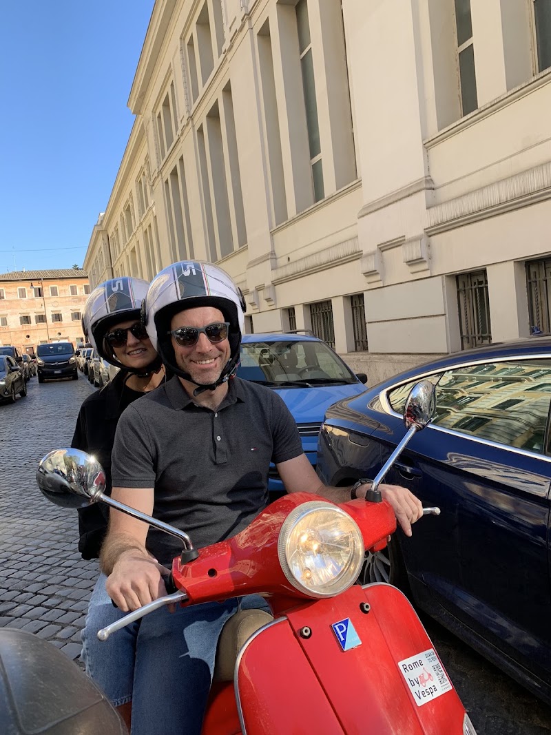 VESPA TOUR OF ROME - ROME BY VESPA - VESPA TOUR OF ROME - ROME BY VESPA, Via della Madonna dei Monti, 00184 Roma RM, Italy