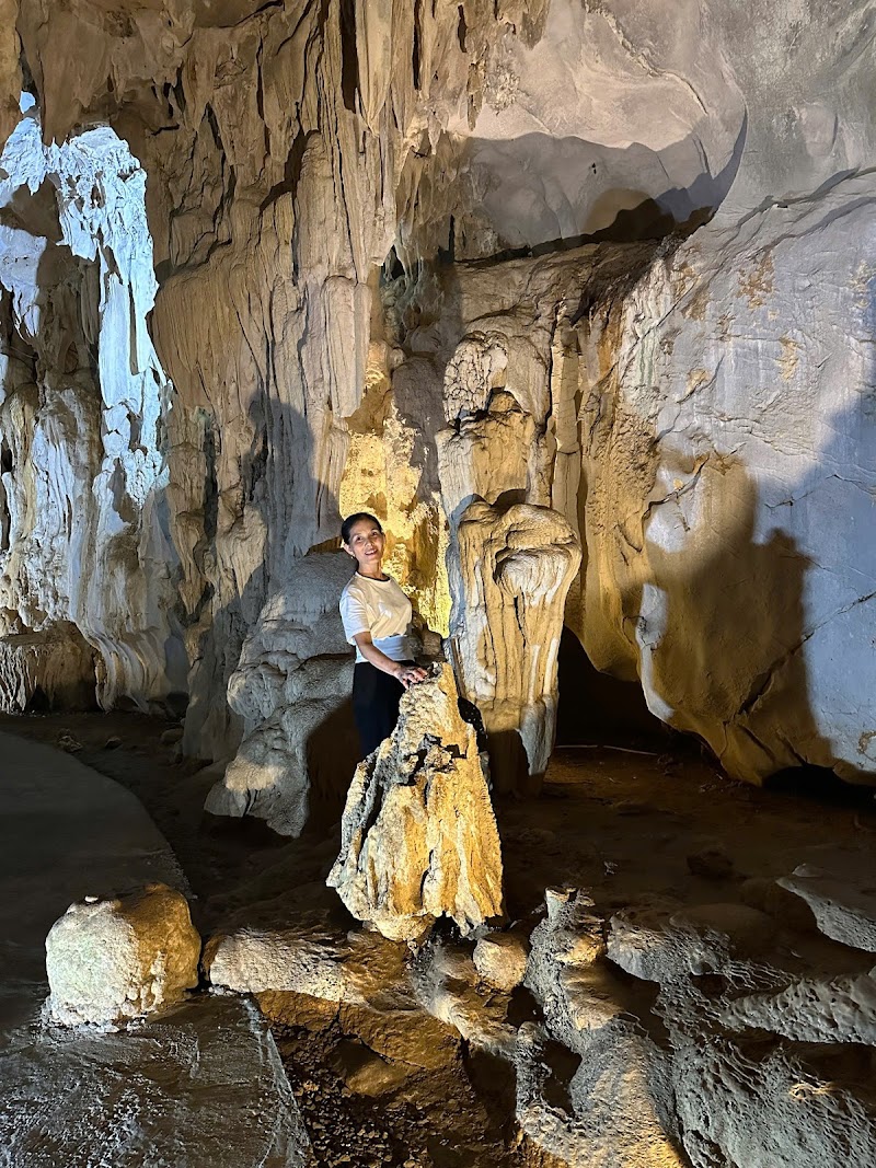 Động Trung Trang - Động Trung Trang, Cat Hai, Hai Phong 05418, Vietnam