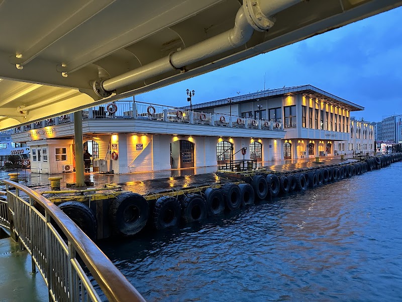 Kadikoy Ferry Station - Kadikoy Ferry Station, Caferağa, Rıhtım Cd., 34710 Kadıköy/İstanbul, Türkiye