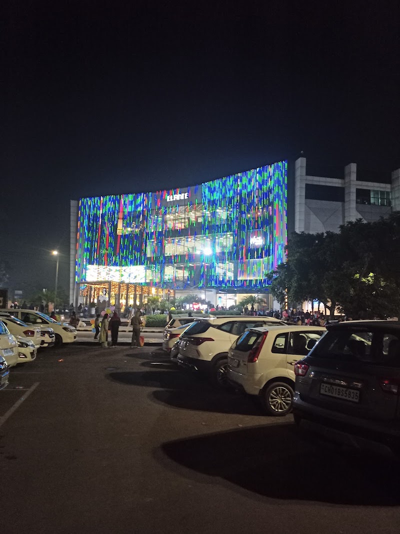 Elante Mall Parking - Elante Mall Parking, PR42+P4F, Purv Marg, MW Area, Industrial Area Phase I, Chandigarh, 160002, India
