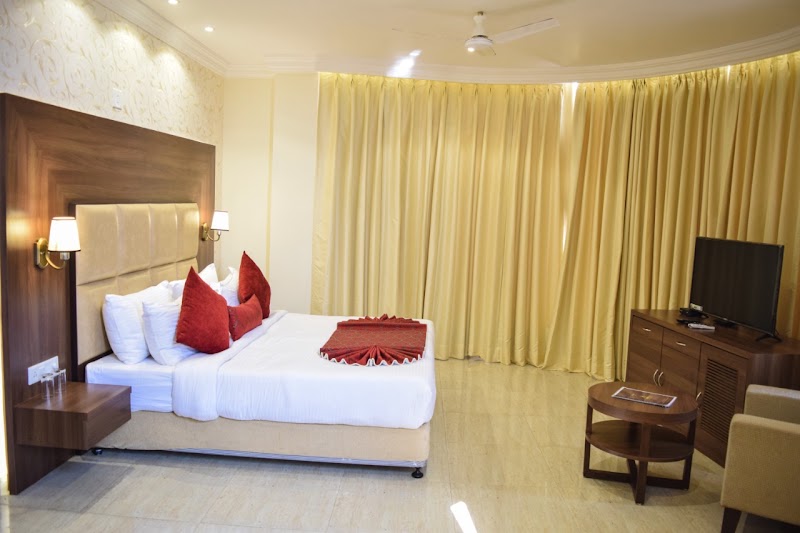 HOTEL HIGHWAY HARI - HOTEL HIGHWAY HARI Rajkot - Dwarka Highway, after Jamnagar bye pass, 10 Kms before Reliance Ravalsir Patia, next to Hyundai showroom, Jamnagar, Vasai, Gujarat 361006, India