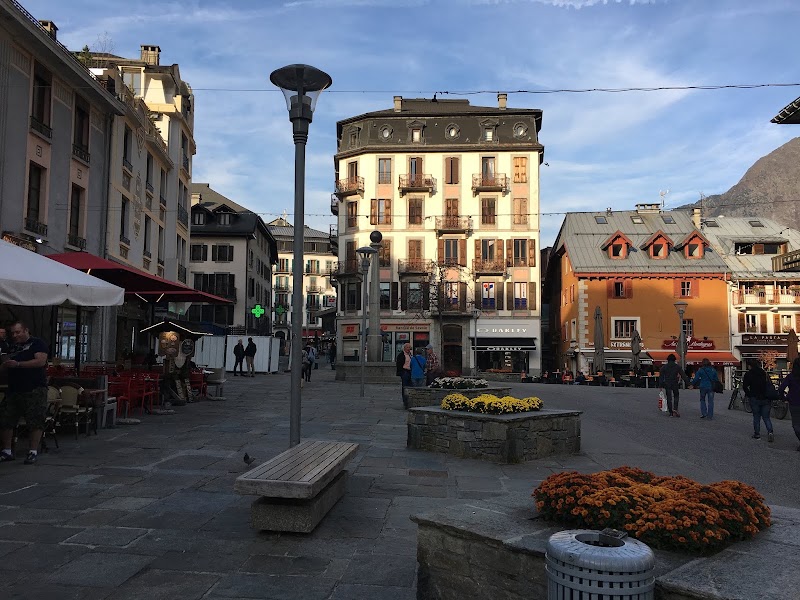 Pharmacie du Mont Blanc - Pharmacie du Mont Blanc, 15 Rue Joseph Vallot, 74400 Chamonix-Mont-Blanc, France