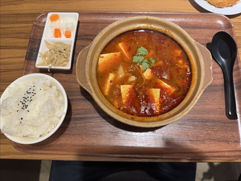 Weilaishu Vegetarian - Weilaishu Vegetarian 11042, Taiwan, Taipei City, Xinyi District, Jingqin Village, Lane 220, Wuxing St, 35號1樓