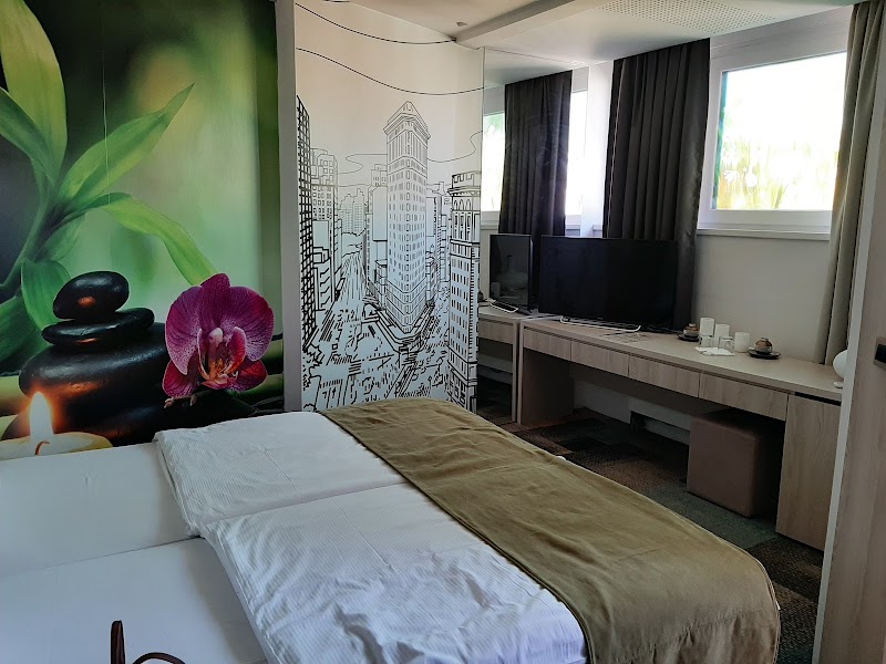 Cosmopolit Hotel - Cosmopolit Hotel, Radićeva 15, Sarajevo 71000, Bosnia and Herzegovina
