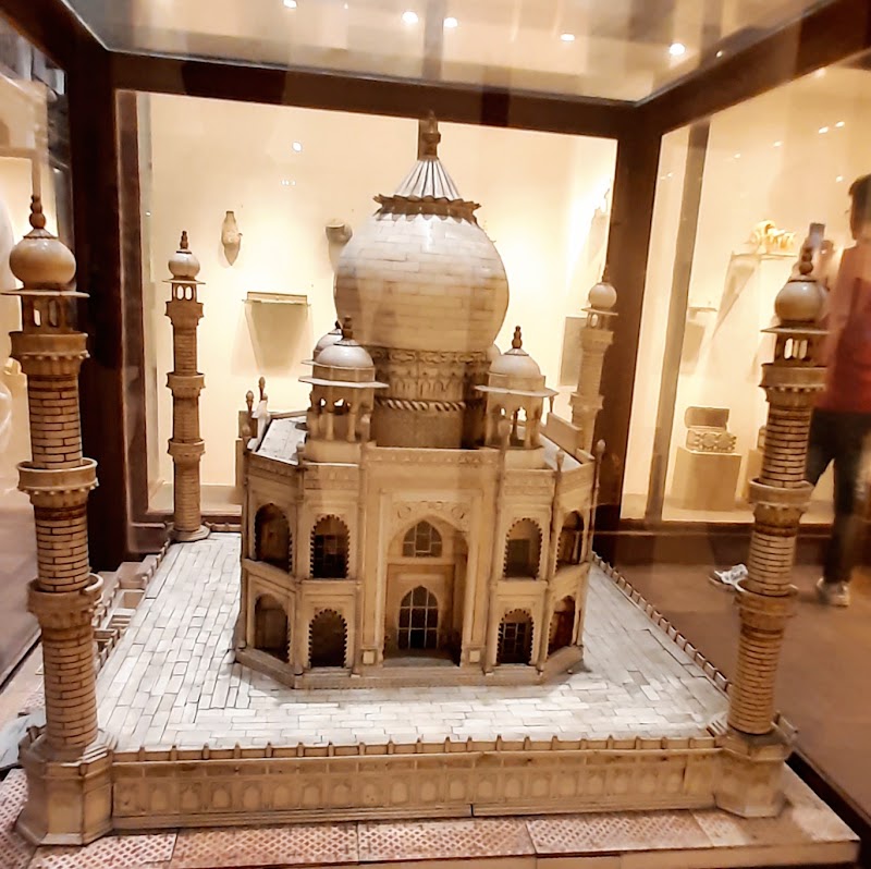 Indian Museum - Indian Museum 27, Jawaharlal Nehru Rd, Colootola, New Market Area, Dharmatala, Taltala, Kolkata, West Bengal 700016, India