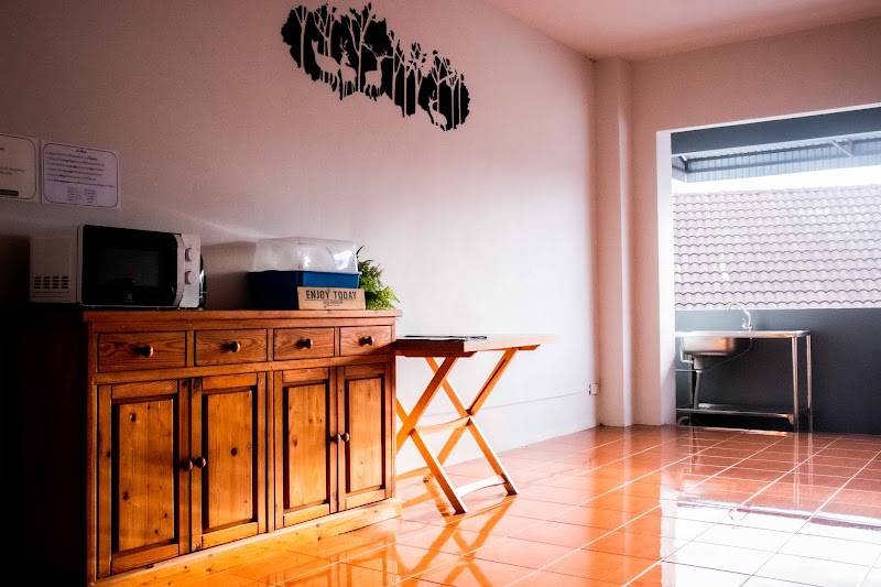 Henry's House - Henry's House, 35/39 Bangyai, Tambon Wichit, Amphoe Mueang Phuket, Chang Wat Phuket 83000, Thailand