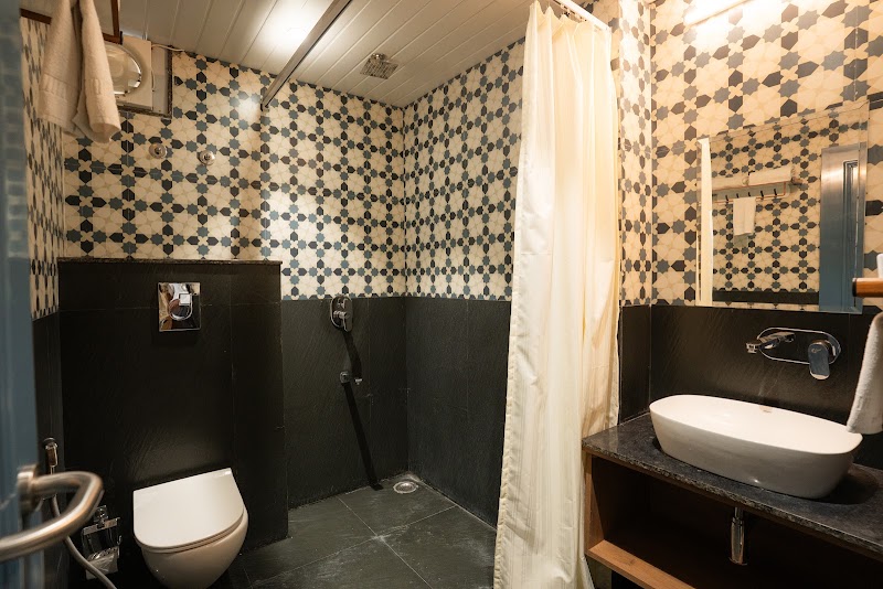 Hotel Lake Metro - Hotel Lake Metro Nr. Hotel Rudura Palace, Railway Station Rd, behind Natraj dinning Restaurant, Udaipole, Jawahar Nagar, Shivaji Nagar, Udaipur, Rajasthan 313001, India