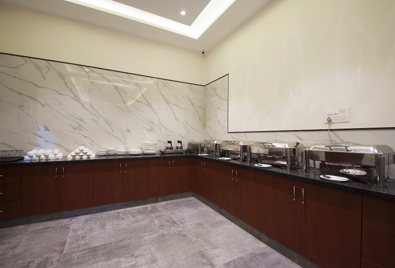 Hotel Z Suites Near IGI Airport Delhi - Hotel Z Suites Near IGI Airport Delhi A-252/1 Road No-6, NH-8, near IGI Road, Block RZ, Mahipalpur Extension, Mahipalpur, New Delhi, Delhi 110037, India