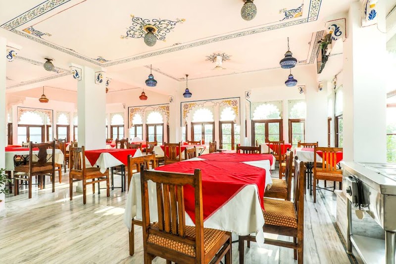 Hotel Pichola Haveli - Hotel Pichola Haveli, Gangaur Ghat Marg, in front of Bagore Ki Haveli Museum, Hotel Gangaur Palace, Udaipur, Rajasthan 313004, India