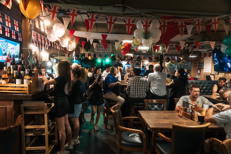 The Old English Bangkok British Pub & Restaurant - The Old English Bangkok British Pub & Restaurant 1033 Sukhumvit Rd, Khwaeng Khlong Tan Nuea, Watthana, Krung Thep Maha Nakhon 10110, Thailand