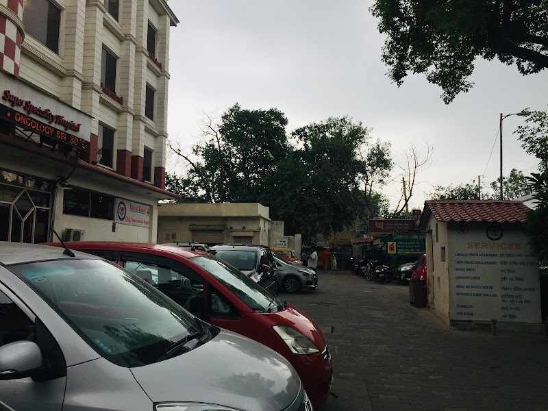 Delhi Heart & Lung Institute - Delhi Heart & Lung Institute Metro Station R.k. Ashram Marg, 2, Panchkuian Rd, near RK, Type 4, Block B, Aram Bagh, Paharganj, New Delhi, Delhi 110055, India