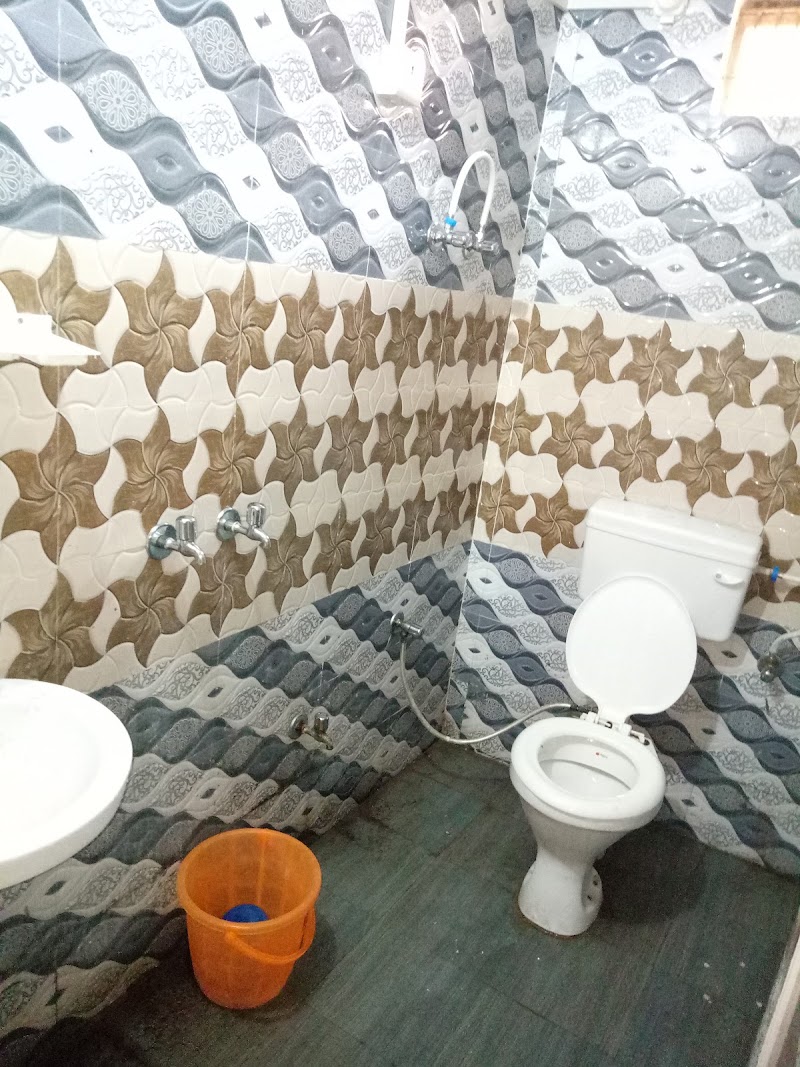 Shri Ram Ashram Hathi Tila Raman Reti Road Vrindavan Vrindavan - Shri Ram Ashram Hathi Tila Raman Reti Road Vrindavan Vrindavan, HMFP+GC4, Bhaktivedanta Swami Marg, Bankebihari Colony, Sunrakh Bangar, Vrindavan, Uttar Pradesh 281121, India