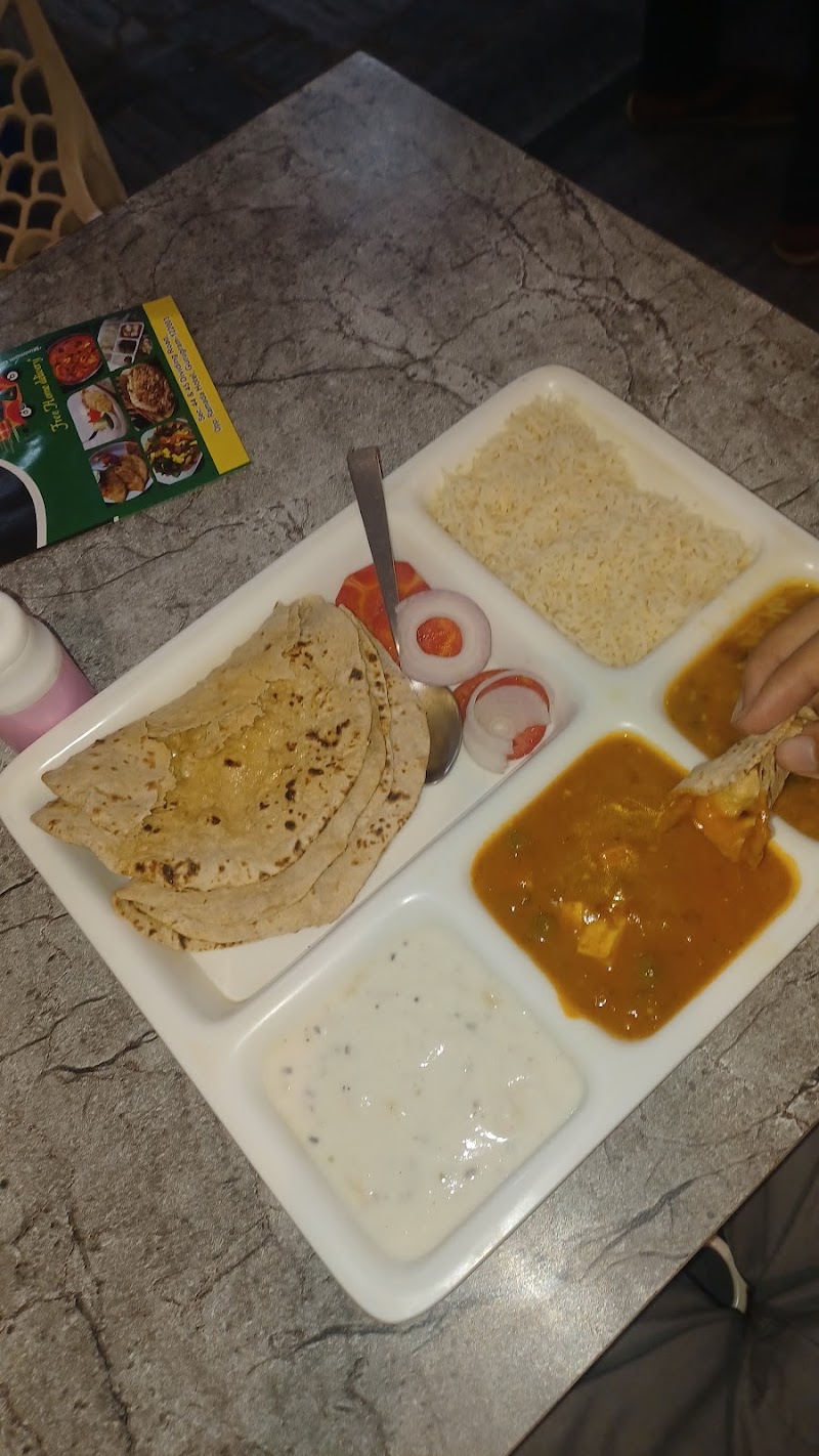 Veg Hut - Veg Hut opposite Ramada Hotel, Sector 44, Gurugram, Haryana 122003, India