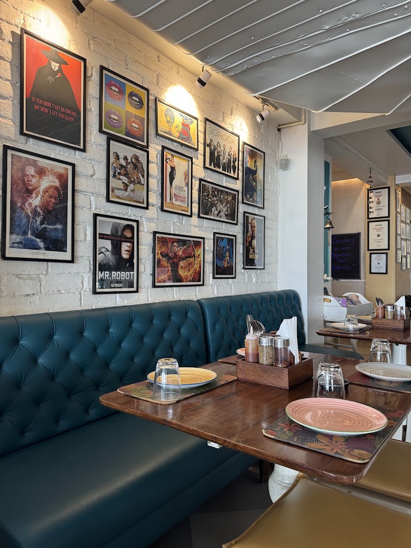 Roma's Cafe Diner - Roma's Cafe Diner, 24, 2nd, near Ravidas Gate, Lanka, Varanasi, Uttar Pradesh 221005, India
