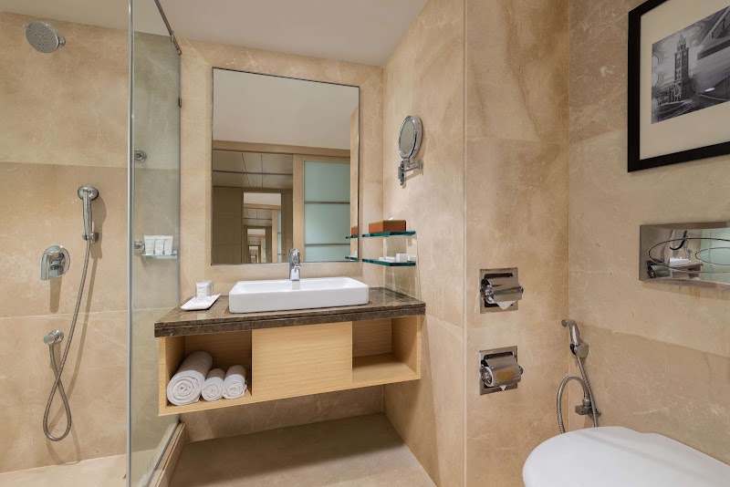Radisson Hotel Mumbai Goregaon - Radisson Hotel Mumbai Goregaon S.V. Road, Veer Savarkar Flyover, Udyog Nagar, Goregaon West, Mumbai, Maharashtra 400062, India
