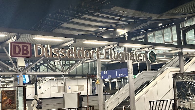 Bahnhof Düsseldorf Flughafen - Bahnhof Düsseldorf Flughafen, District 5, 40472 Düsseldorf, Germany