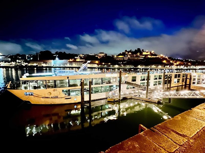 Scenic Azure - Scenic Azure, Cais de Miragaia, 4050-430 Porto, Portugal