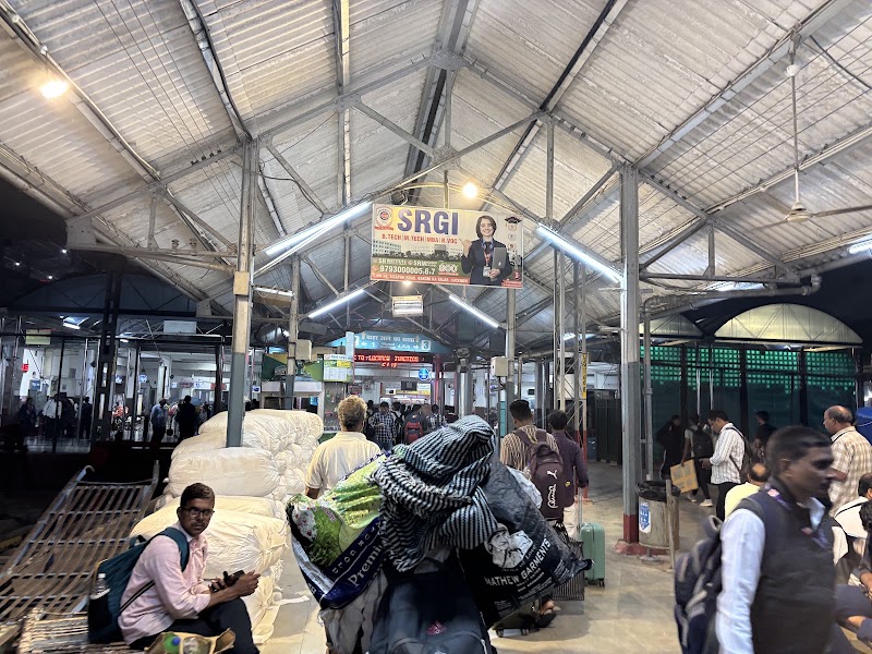 Lucknow NE - Lucknow NE, RWJC+W2H, Station Rd, Blunt Square, Cash and Pay Colony, Charbagh, Lucknow, Uttar Pradesh 226004, India