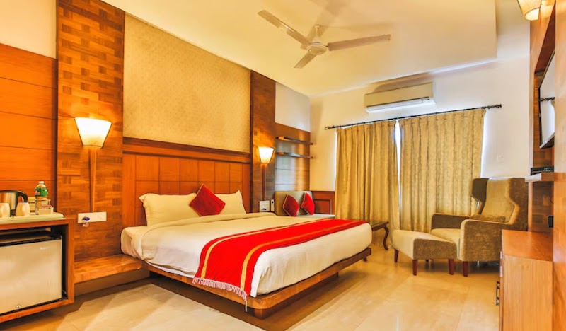Shining Sand Beach Resort - Shining Sand Beach Resort, Baga Calangute Rd, Khobra Waddo, Baga, Calangute, Goa 403516, India