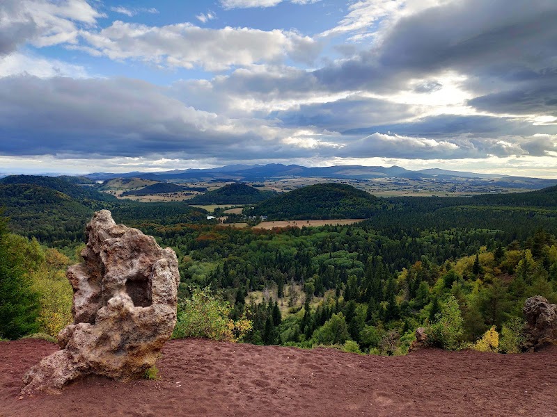 Parc naturel régional des Volcans d'Auvergne - Parc naturel régional des Volcans d'Auvergne Château de Montlosier, 63970 Aydat, France