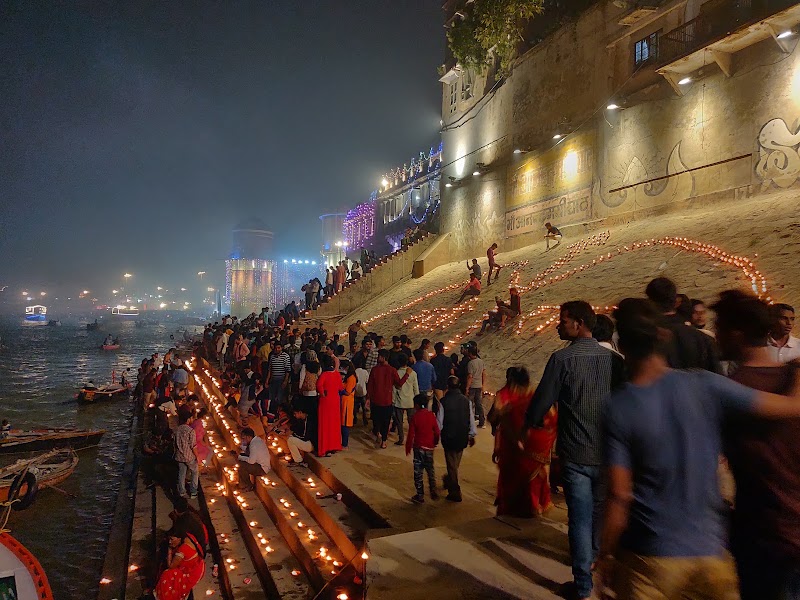 Tulsi Ghat, (Varanasi) - Tulsi Ghat, (Varanasi) Tulsi ghat B2, B 2/40, Assi Rd, Ghats of Varanasi, Shivala, Varanasi, Uttar Pradesh 221001, India
