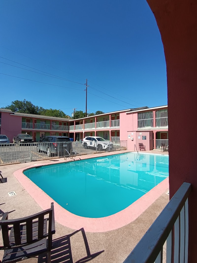 Super 8 by Wyndham Austin Downtown/Capitol Area - Super 8 by Wyndham Austin Downtown/Capitol Area 1201 N Interstate Hwy 35, Austin, TX 78702, USA