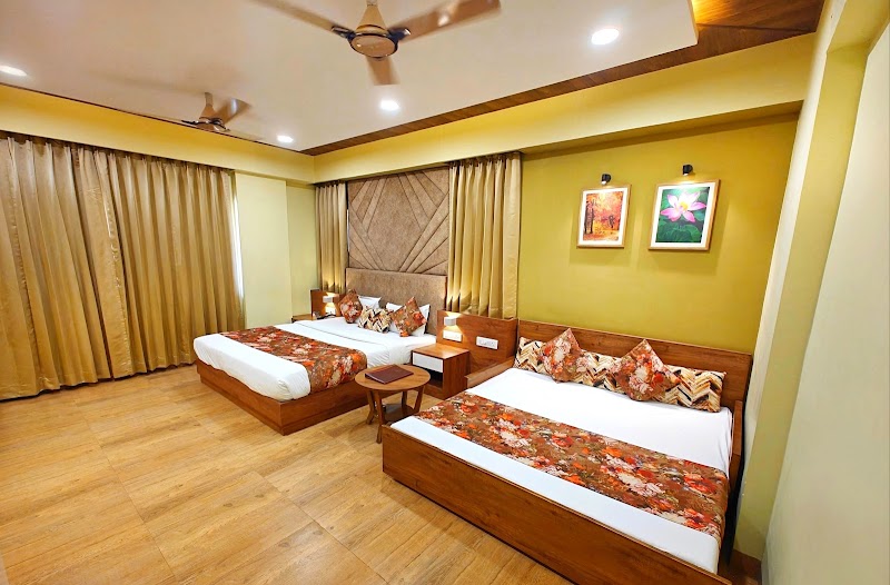 Hotel Opulence Inn & Restaurant - Hotel Opulence Inn & Restaurant 3/3 Dholi Magri, Railway Station Rd, behind Natraj Dining Hall, Udiyapole, Jawahar Nagar, Shivaji Nagar, Udaipur, Rajasthan 313001, India
