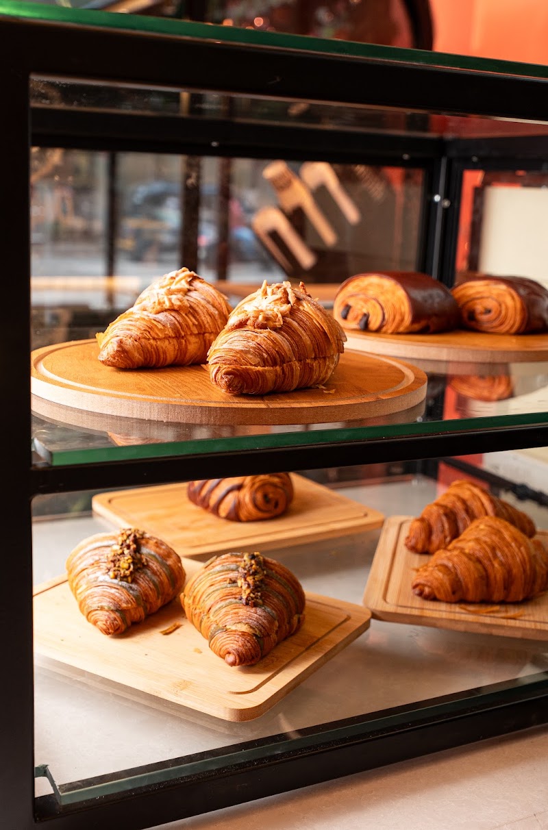 Indulge Creamery Cafe - Indulge Creamery Cafe Shop No. 02, Hira Villa Apartments CHS Ltd, 03, Dr Ambedkar Rd, opposite HSBC Bank, Pali Hill, Bandra West, Mumbai, Maharashtra 400050, India